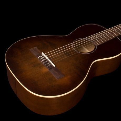 Art & Lutherie 046591 Roadhouse Bourbon Burst Nylon