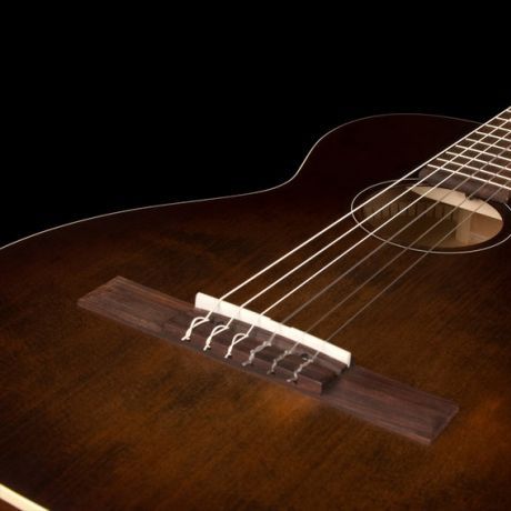 Art & Lutherie 046591 Roadhouse Bourbon Burst Nylon