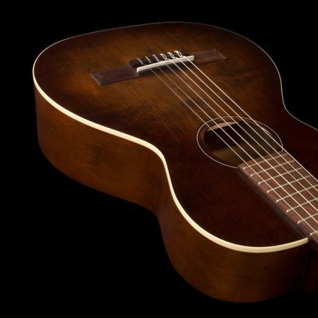 Art & Lutherie 046591 Roadhouse Bourbon Burst Nylon